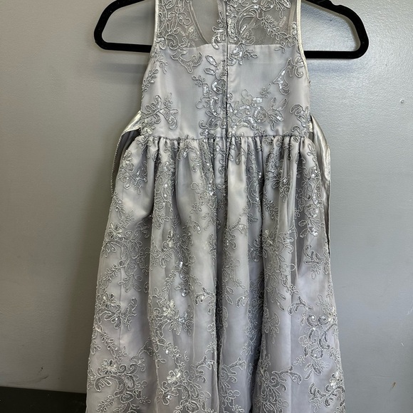 Elegant Silver Kids Dress.    <32> - Picture 3 of 4
